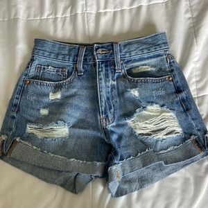 -Aeropostale mom short, medium wash, size 00